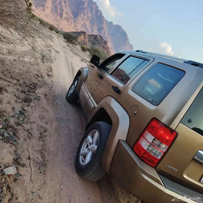 جيب شيروكي ليبرتي 2012 16