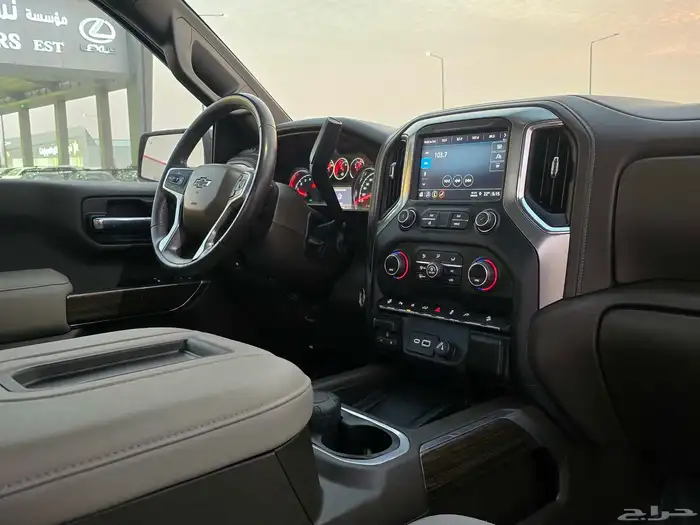 سلفرادو 2022 تريل بوس Z71 بحاله الوكاله 11