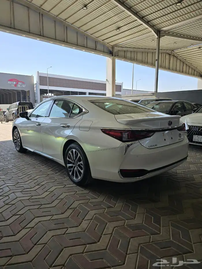لكزس ES 250 AA الساير 2025 11