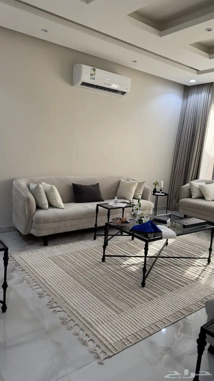 كنب وطاولة 1