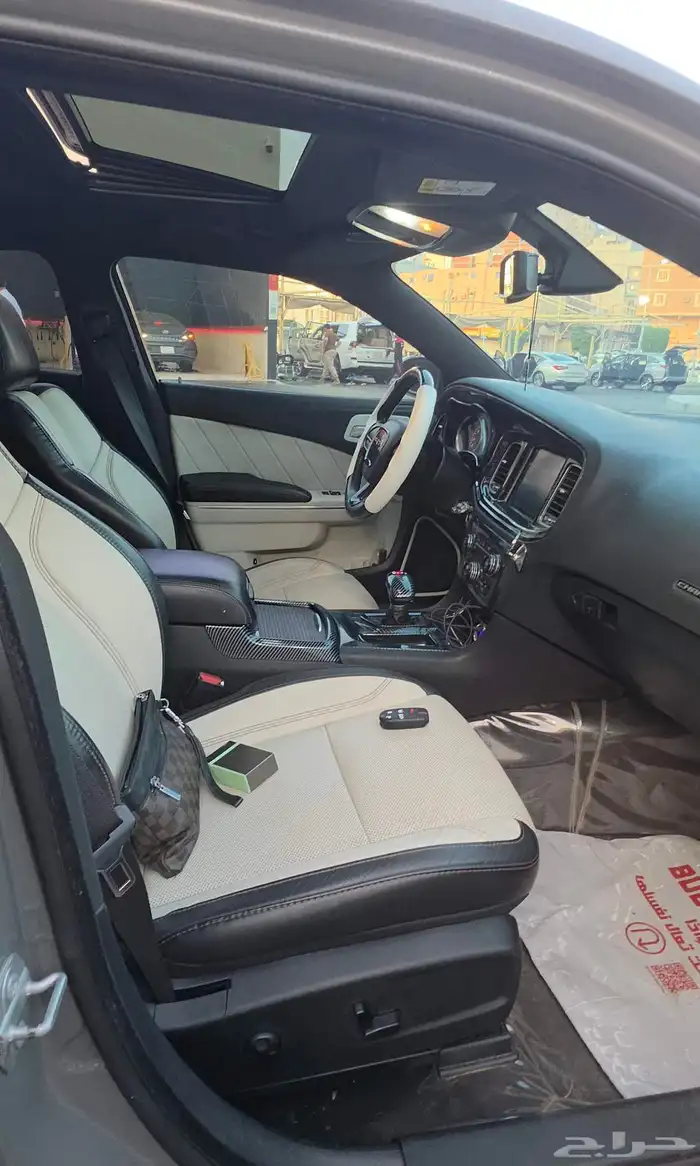 دوج تشارجر اسمنتي للبيع SRT 44