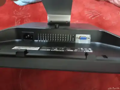 شاشة ديل (Dell) بحجم 19 بوصة بحالة ممتازة للبيع قابل للتفاوض index