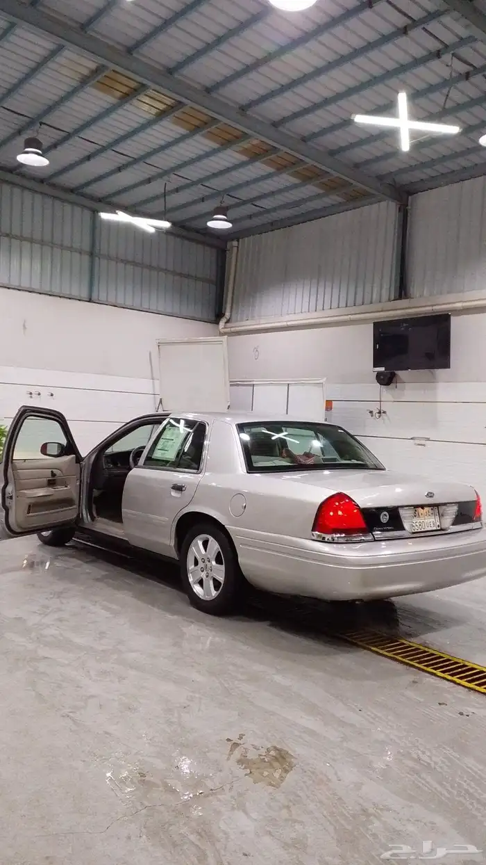 فورد كراون فكتوريا 2011 10