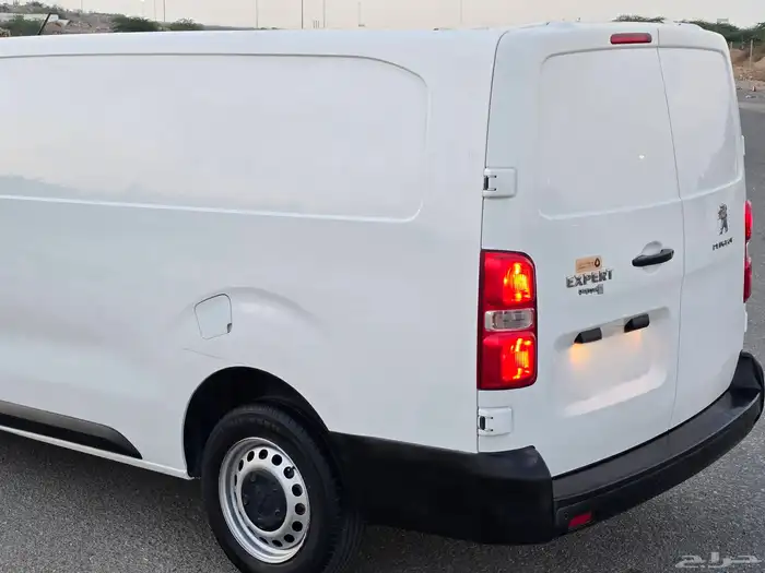 فان بضاعة - قير اوتوماتيك 2022 - بيجو اكسبيرت 28