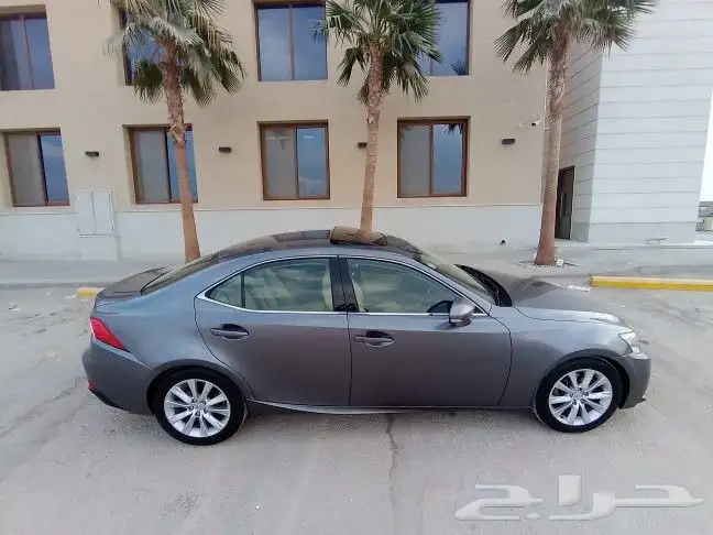 لكزس IS 2015 بحالة ممتازة وشزط الفحص 70