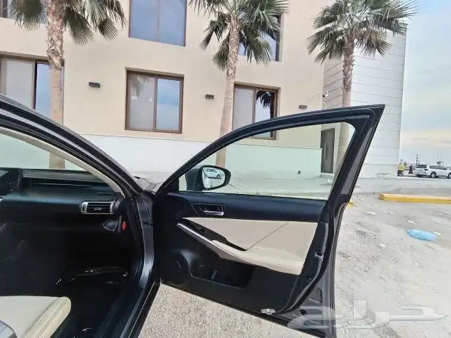 لكزس IS 2015 بحالة ممتازة وشزط الفحص 43