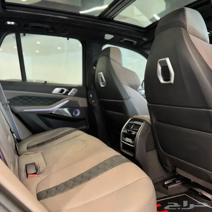 BMW X5M 2024 14