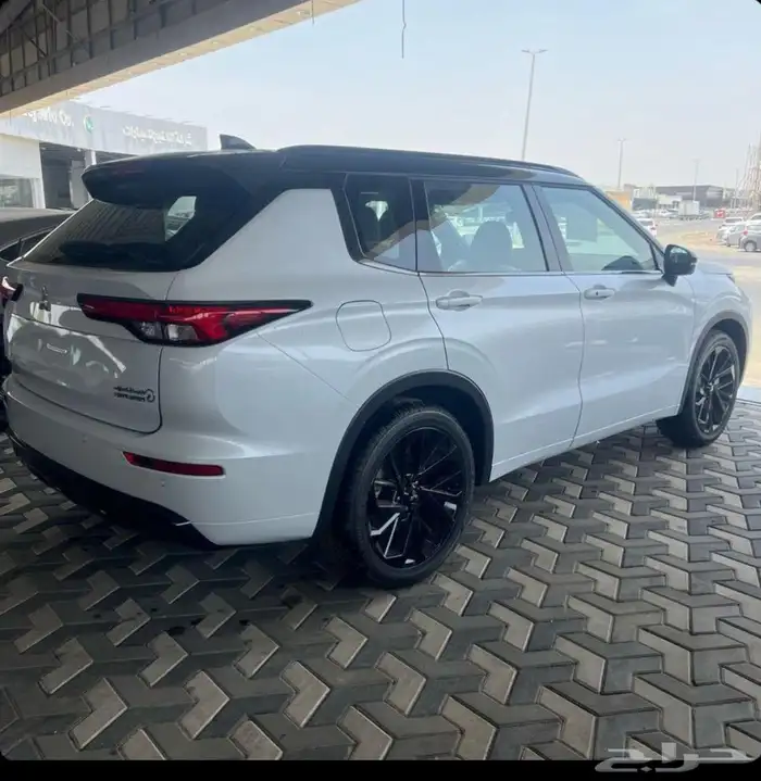 متسوبيشي اوتلاندر بلاك اديشن اعلا فئه موديل 2025 2