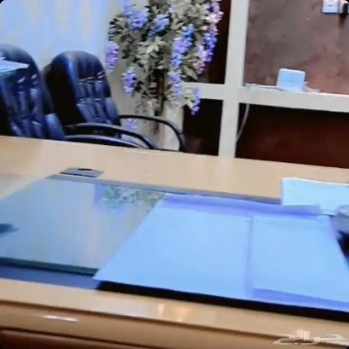 مكتب إداره شبه جديد 0