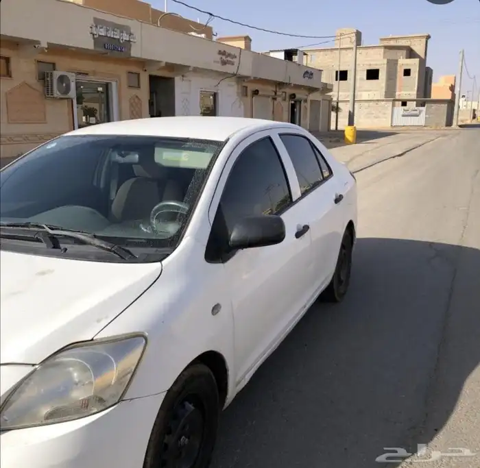 للبيع سياره ياريس تويوتا 2013 3