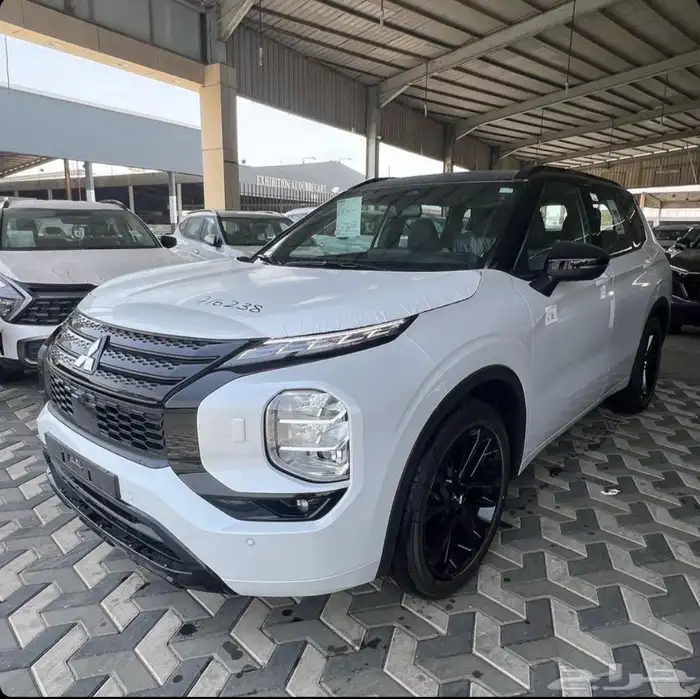 متسوبيشي اوتلاندر بلاك اديشن اعلا فئه موديل 2025 0