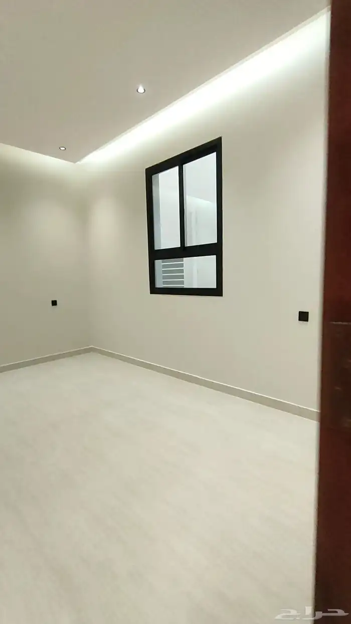 للبيع ادوار ارضية وارواف علويه موقع مميز شمال الخميس 7