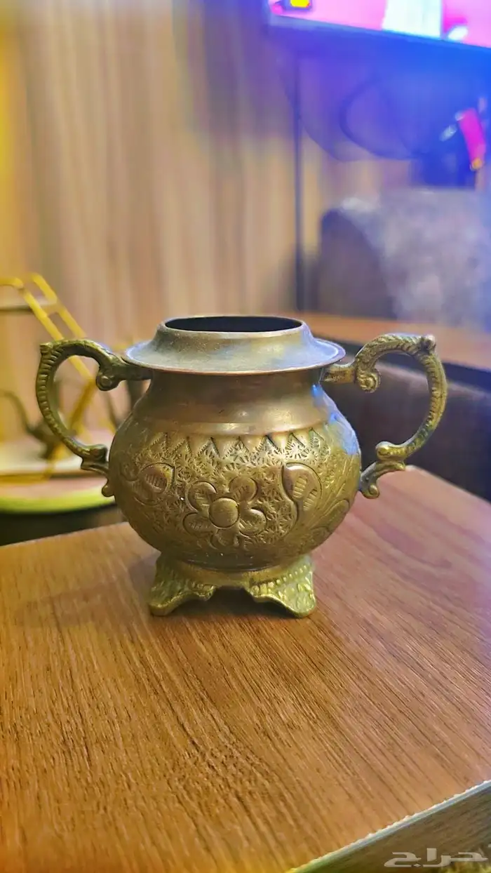 تحف نحاسيات اثريه عليها نقوش 1