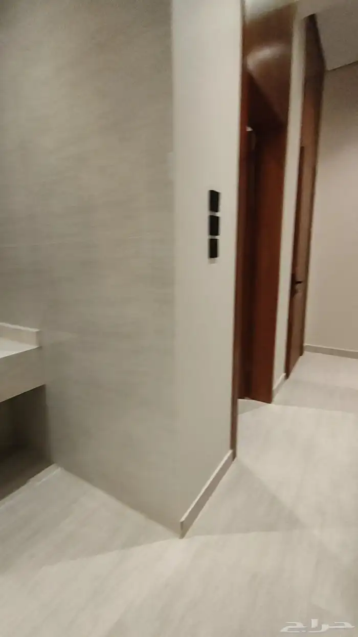 للبيع ادوار ارضية وارواف علويه موقع مميز شمال الخميس 16