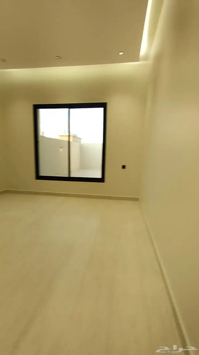 للبيع ادوار ارضية وارواف علويه موقع مميز شمال الخميس 30