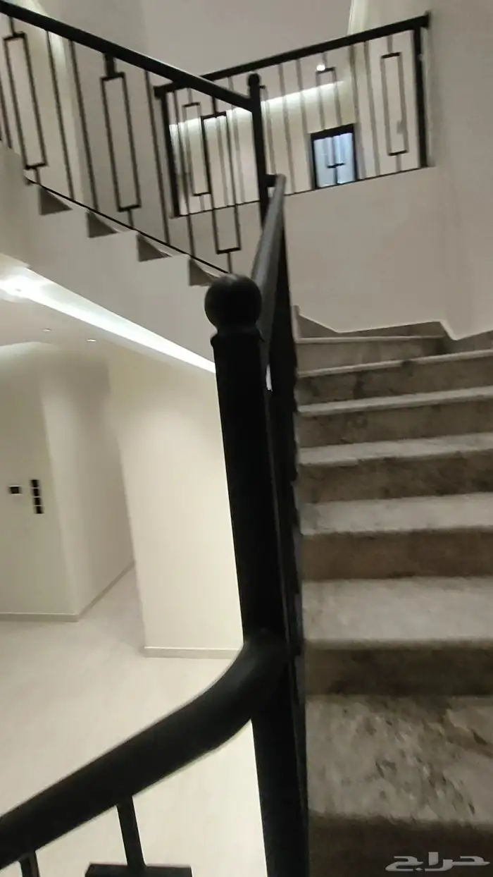 للبيع ادوار ارضية وارواف علويه موقع مميز شمال الخميس 23