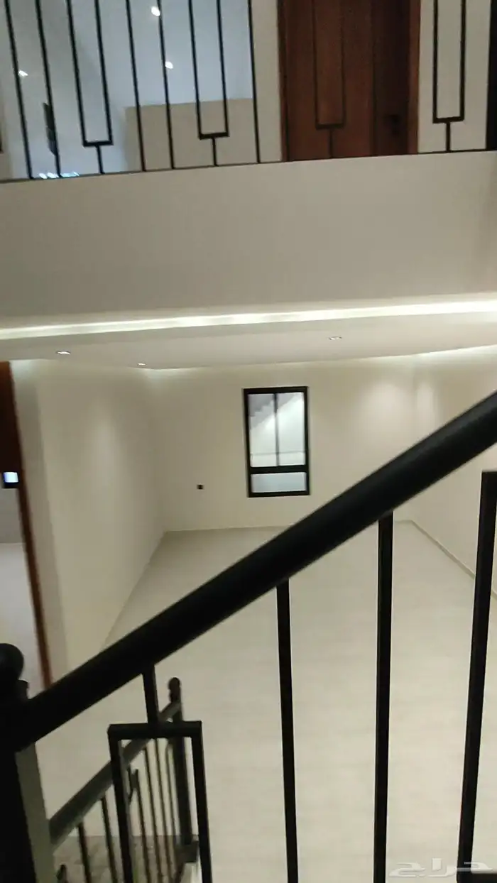 للبيع ادوار ارضية وارواف علويه موقع مميز شمال الخميس 24