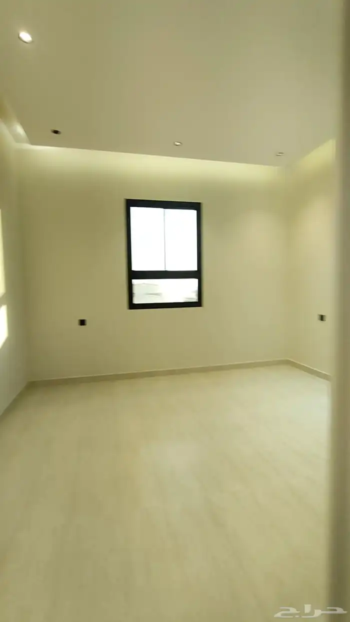 للبيع ادوار ارضية وارواف علويه موقع مميز شمال الخميس 34