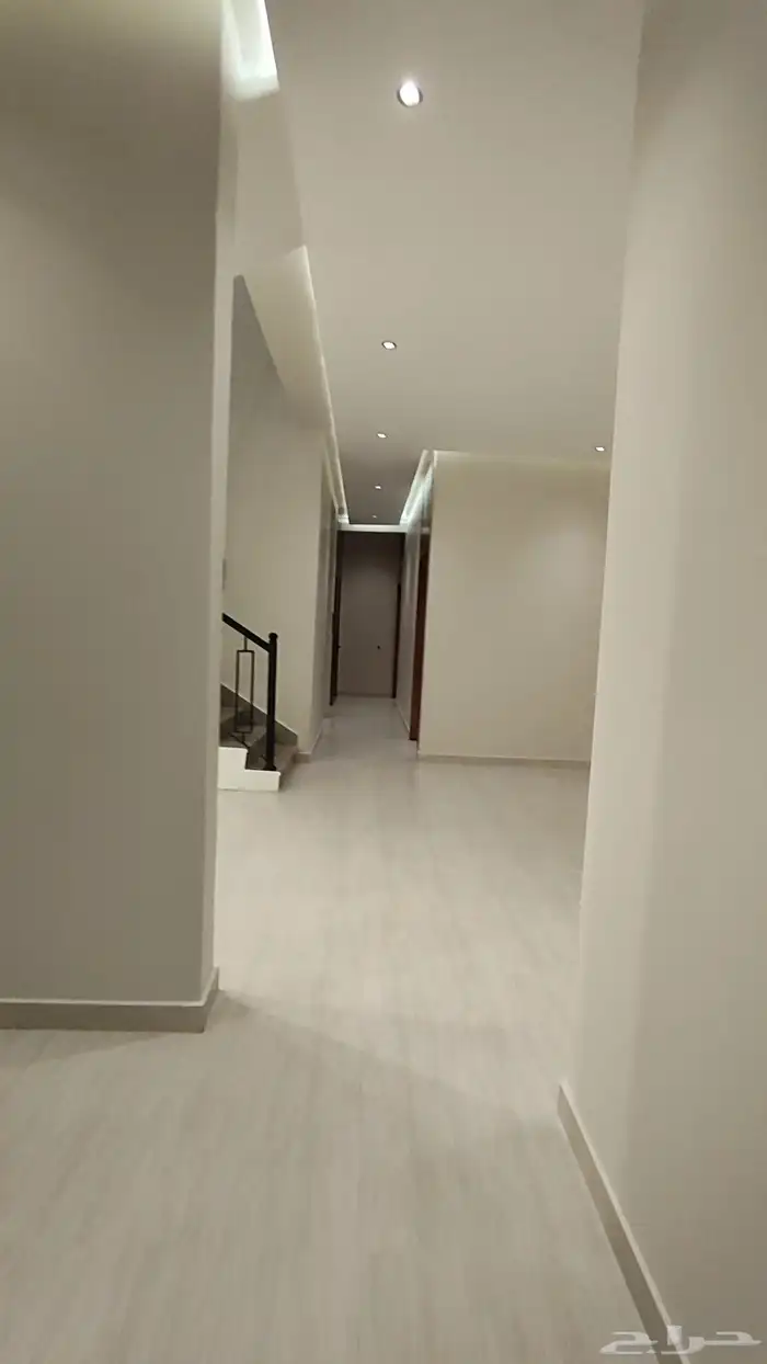 للبيع ادوار ارضية وارواف علويه موقع مميز شمال الخميس 11