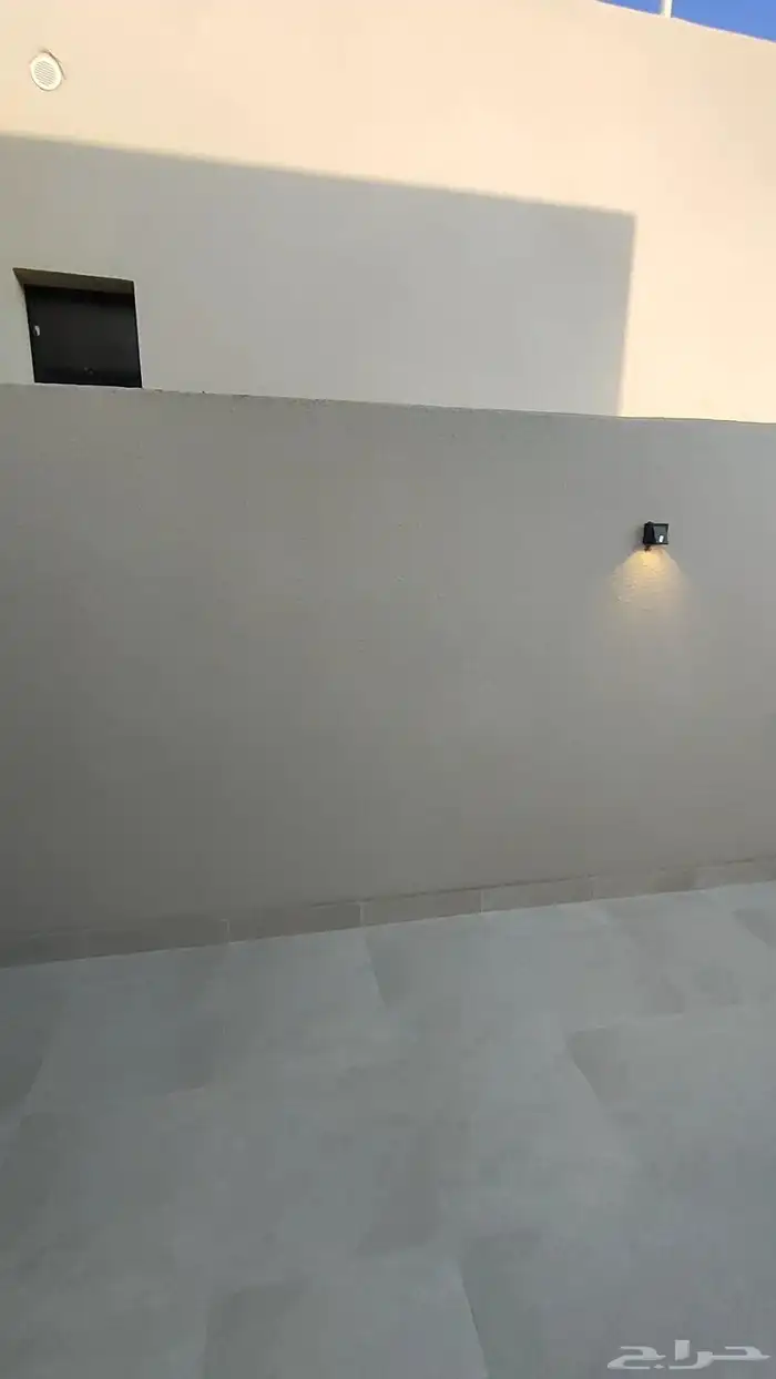 للبيع ادوار ارضية وارواف علويه موقع مميز شمال الخميس 38