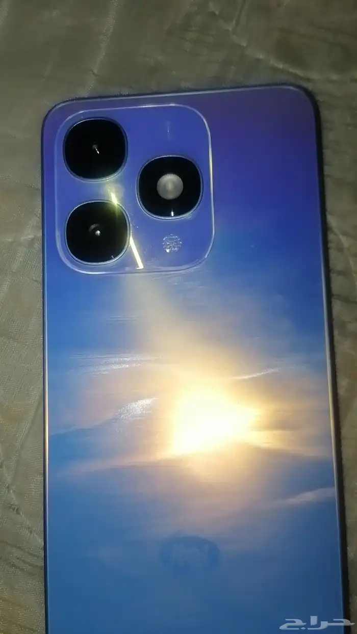 نوع الجوال تكنو وا 64جيجا نظيف بس فيه خدش بسيط في الشاشه على 1