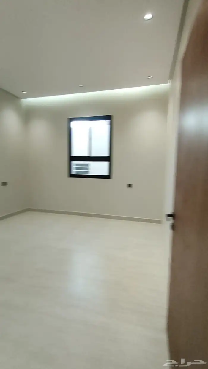 للبيع ادوار ارضية وارواف علويه موقع مميز شمال الخميس 31