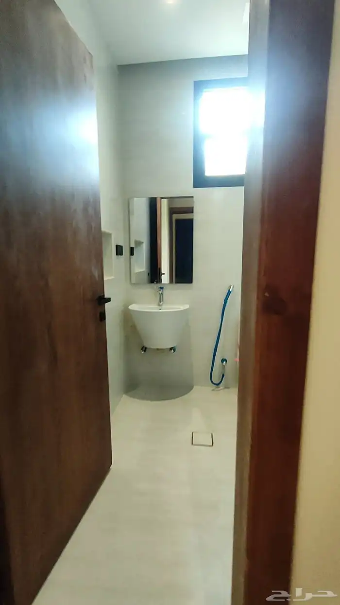 للبيع ادوار ارضية وارواف علويه موقع مميز شمال الخميس 33