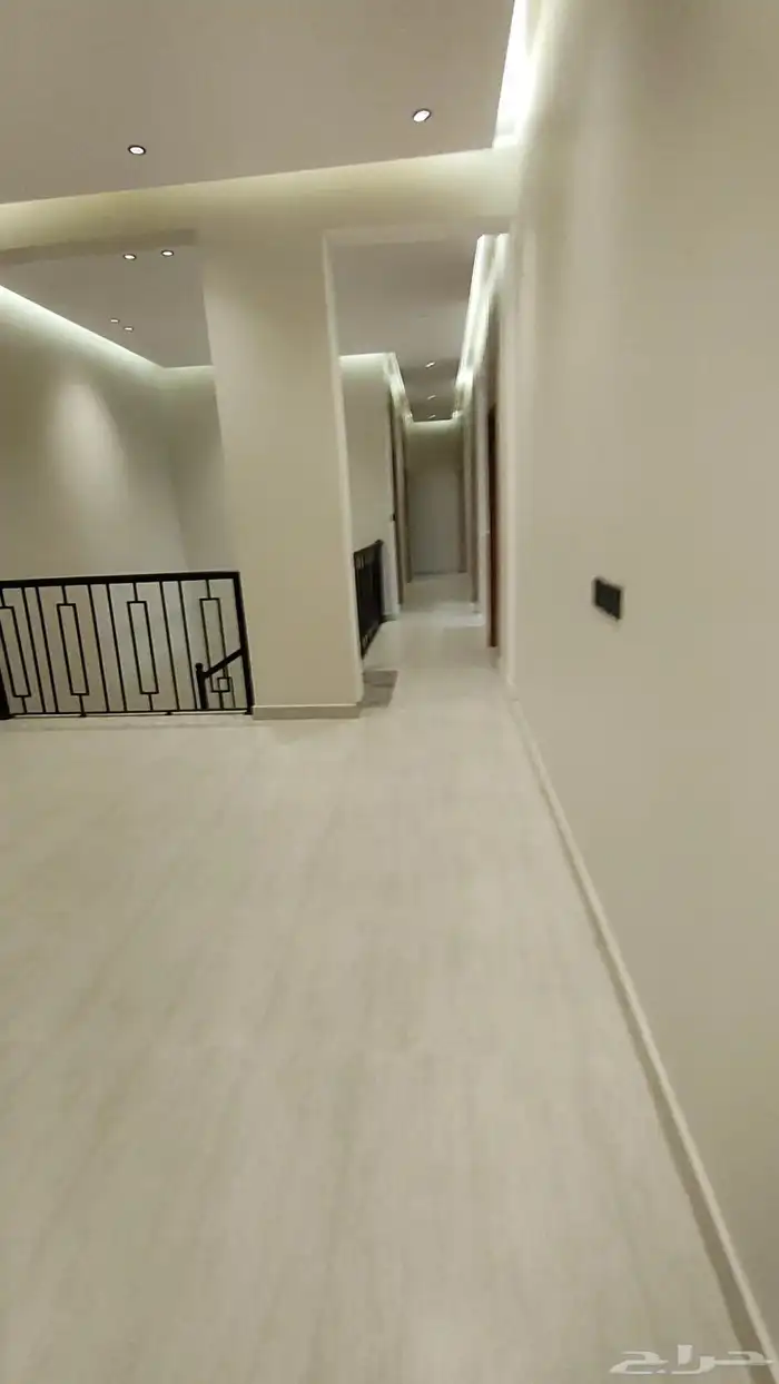 للبيع ادوار ارضية وارواف علويه موقع مميز شمال الخميس 27