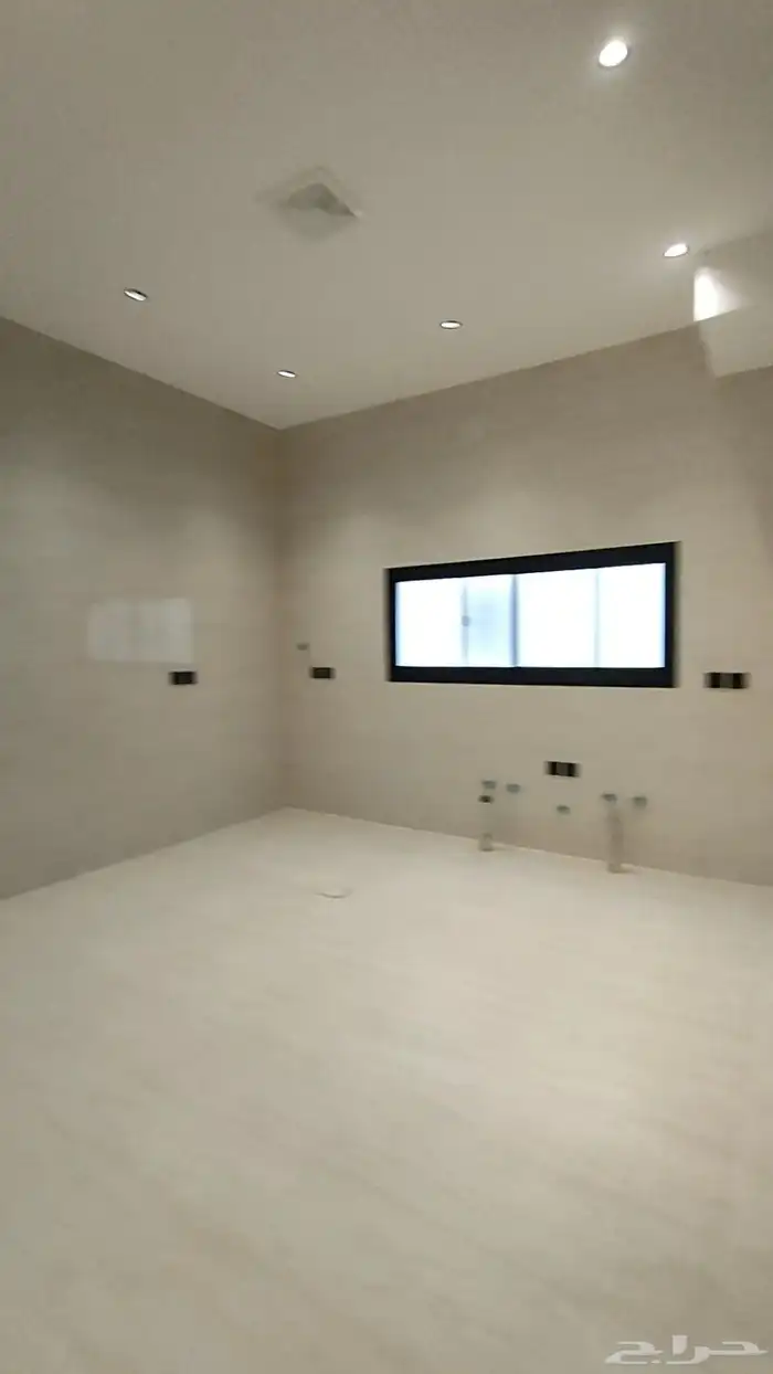 للبيع ادوار ارضية وارواف علويه موقع مميز شمال الخميس 15