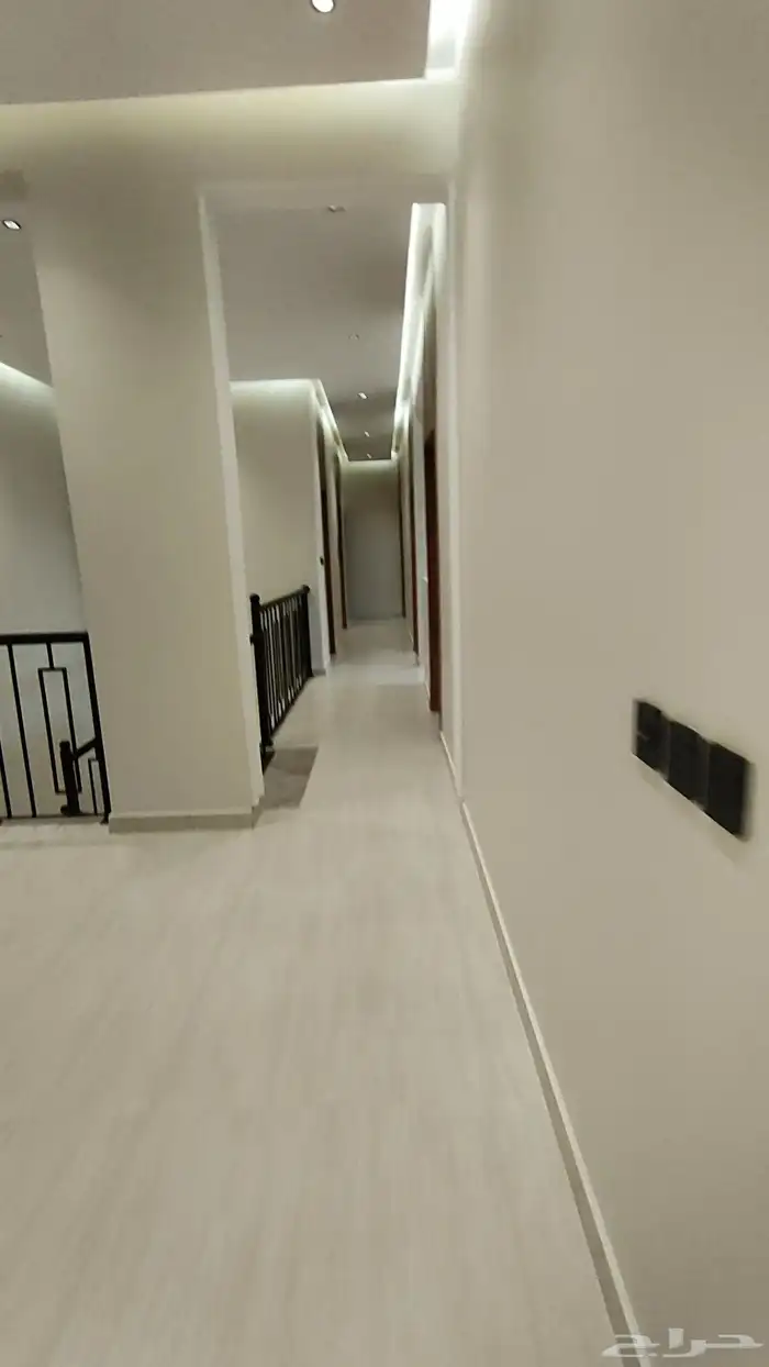 للبيع ادوار ارضية وارواف علويه موقع مميز شمال الخميس 29