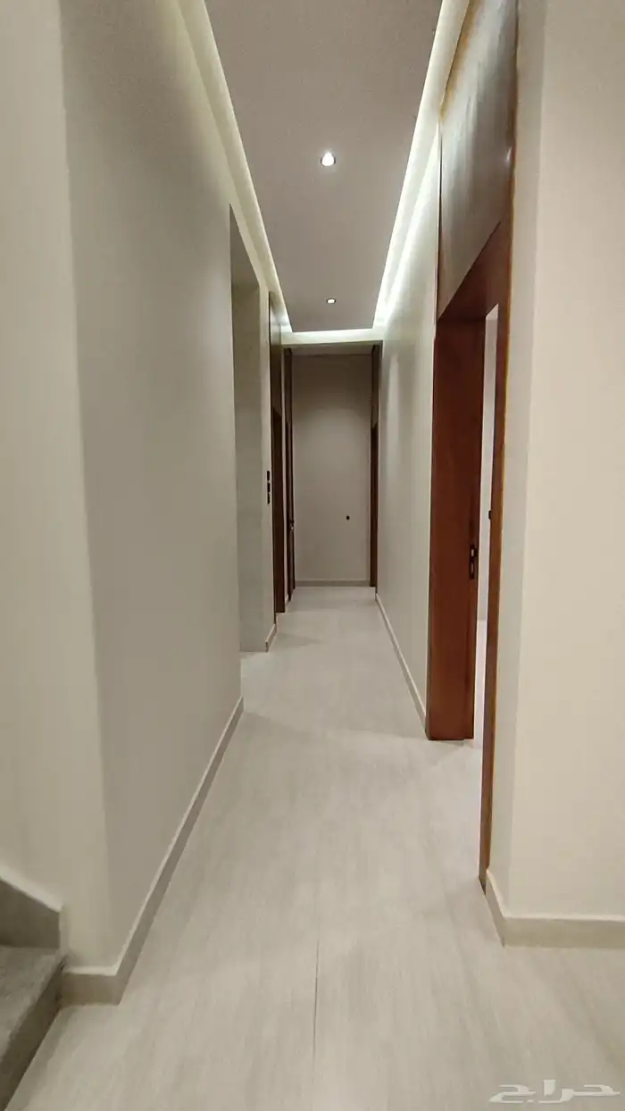 للبيع ادوار ارضية وارواف علويه موقع مميز شمال الخميس 14