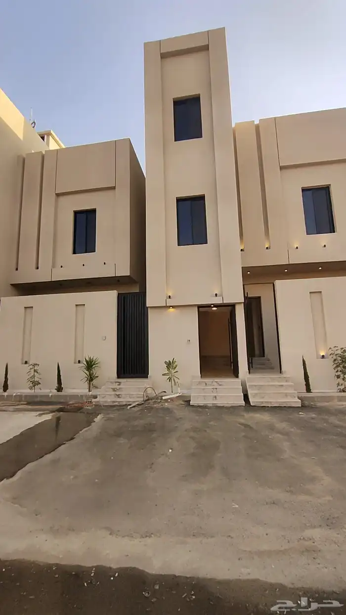 للبيع ادوار ارضية وارواف علويه موقع مميز شمال الخميس 0