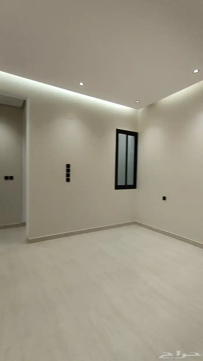 للبيع ادوار ارضية وارواف علويه موقع مميز شمال الخميس 25