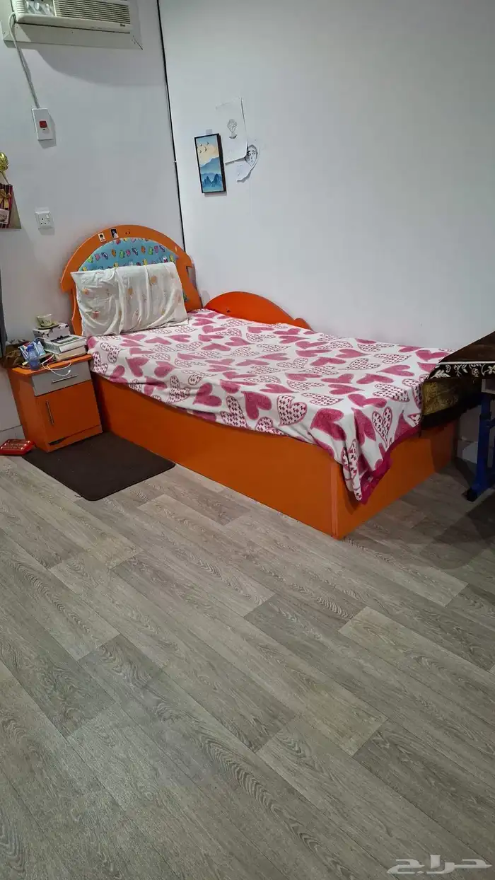 غرفة أطفال دوالب مع السرير مع تسريحه مع الكراسي 1