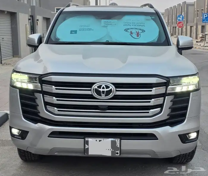 لاند كروزر بنزين GXR L2 2025 3