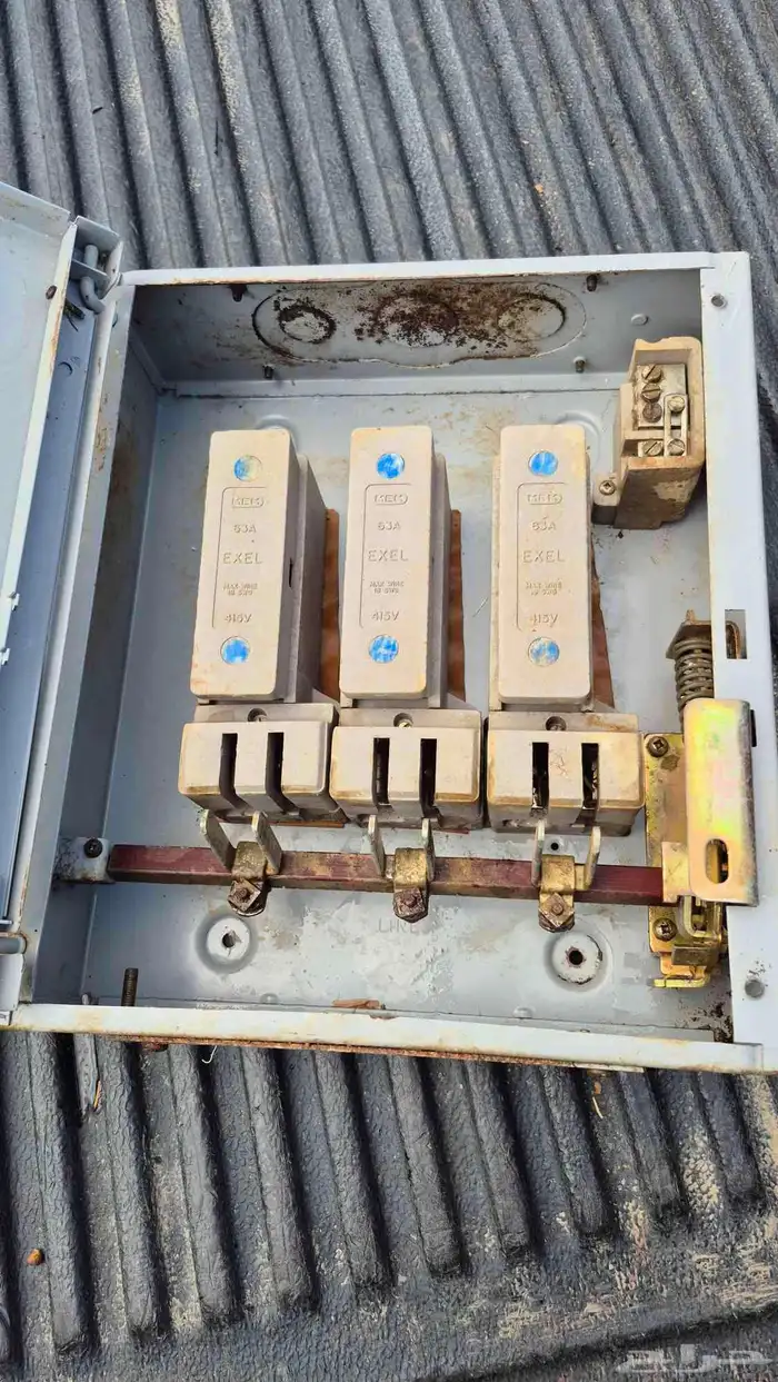 قاطع كهرب 10