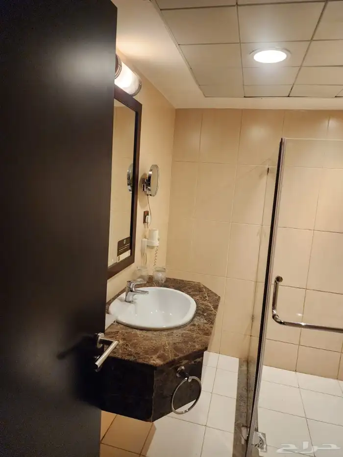 اثاث فندق خمس نجوم كامل كل شي في الفندق للبيع 8