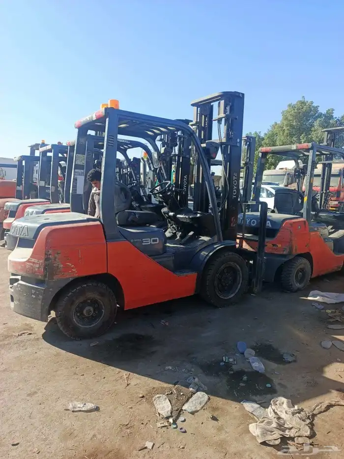 فوركلفت للايجار رافعة شوكية رافعات للايجار اليومي والشهري 23