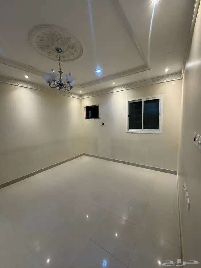 للبيع شقه بحي القادسية بعمارة شارع وادي الشرف 1