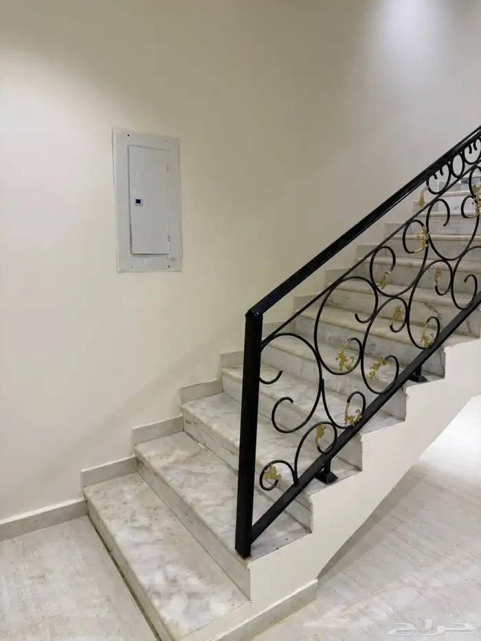 فيلا درج صالة و شقتين زاوية مقابل مسجد و مرفق 350 متر 16