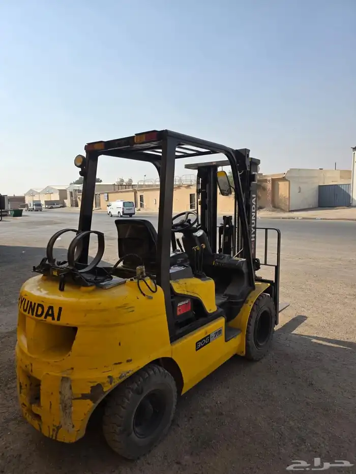 رافعة فوركلفت هونداي موديل 2016 3طن ارتفاع 5متر 8