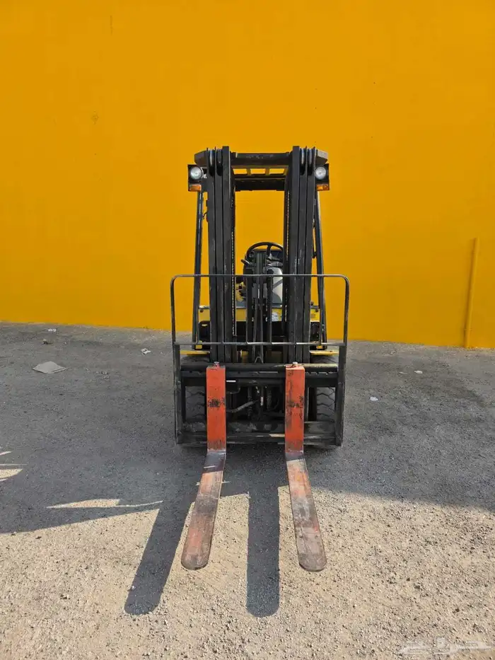 رافعة فوركلفت هونداي موديل 2016 3طن ارتفاع 5متر 6