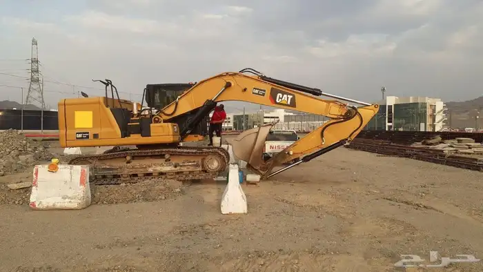 بوكلين كتربلرموديل 2019 مع العلم يوجد بها بكت ودقاق حجم 320 2