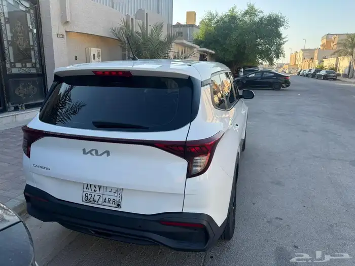 للبيع كيا كارينز موديل 2023 2