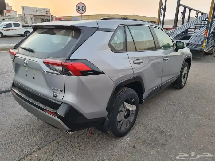 تويوتا راف فور XLe نص فل 2025 3