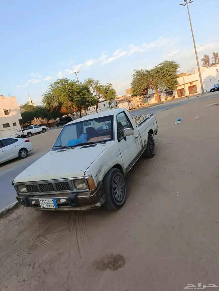 نيسان دادسن موديل 89 4