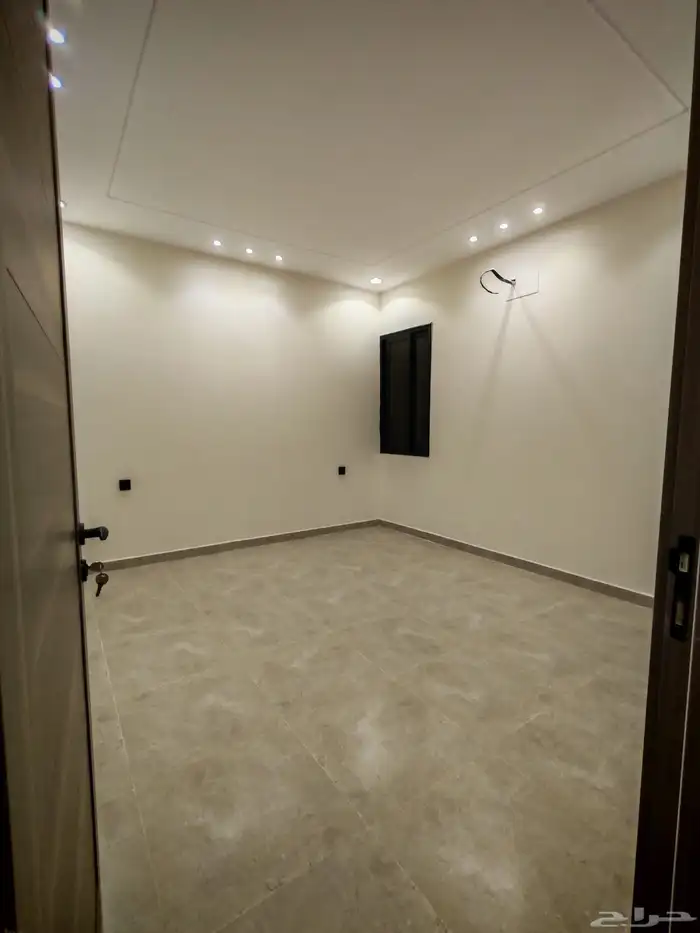 للبيع بحي الاسكان شقق تمليك علوي ب 550 الف بسطح مصعد شغال 17