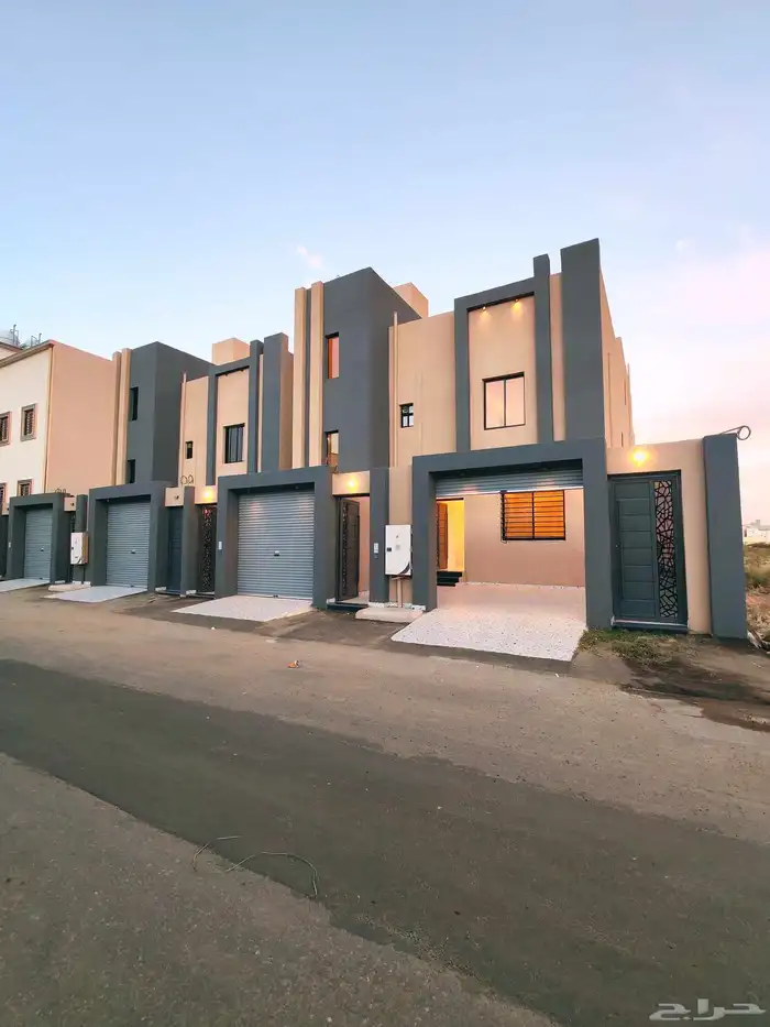 للبيع دور ارضي 6 غرف بحوش مدخل سياره شمال الخميس 0