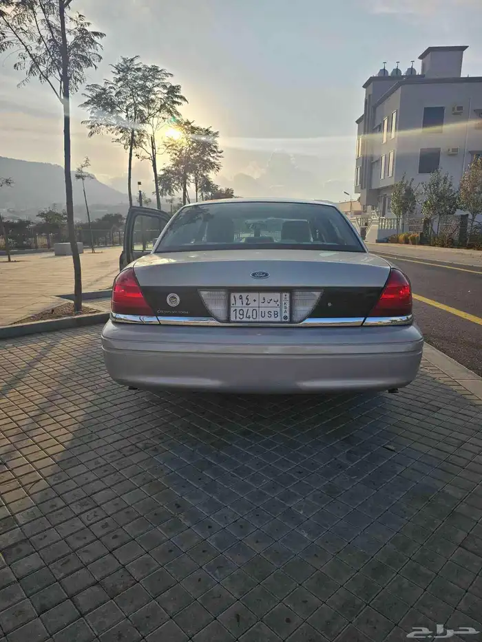 فورد فكتوريا ماشي 80 ألف لون سمني 2011 3