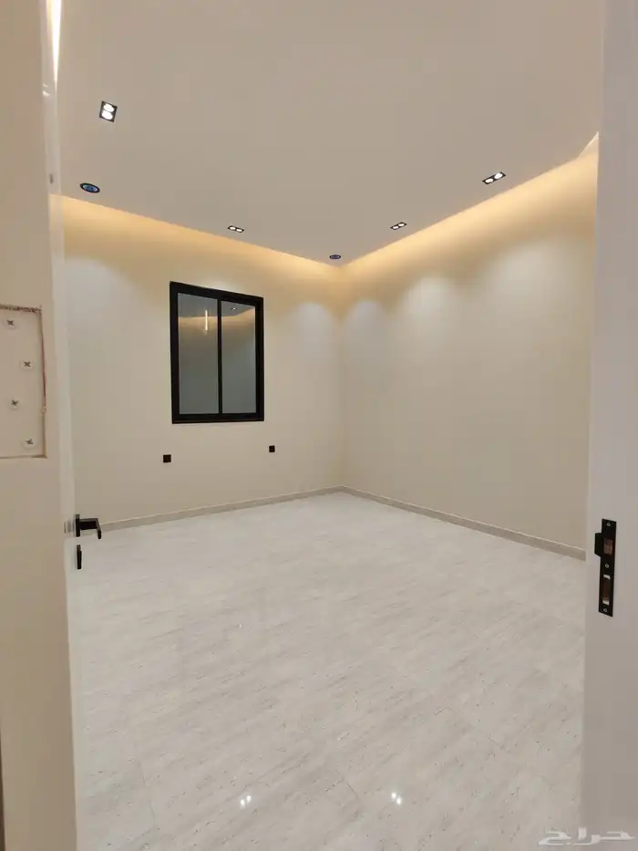 للبيع دور ارضي 6 غرف بحوش مدخل مستقل مقابل نادي ضمك 17